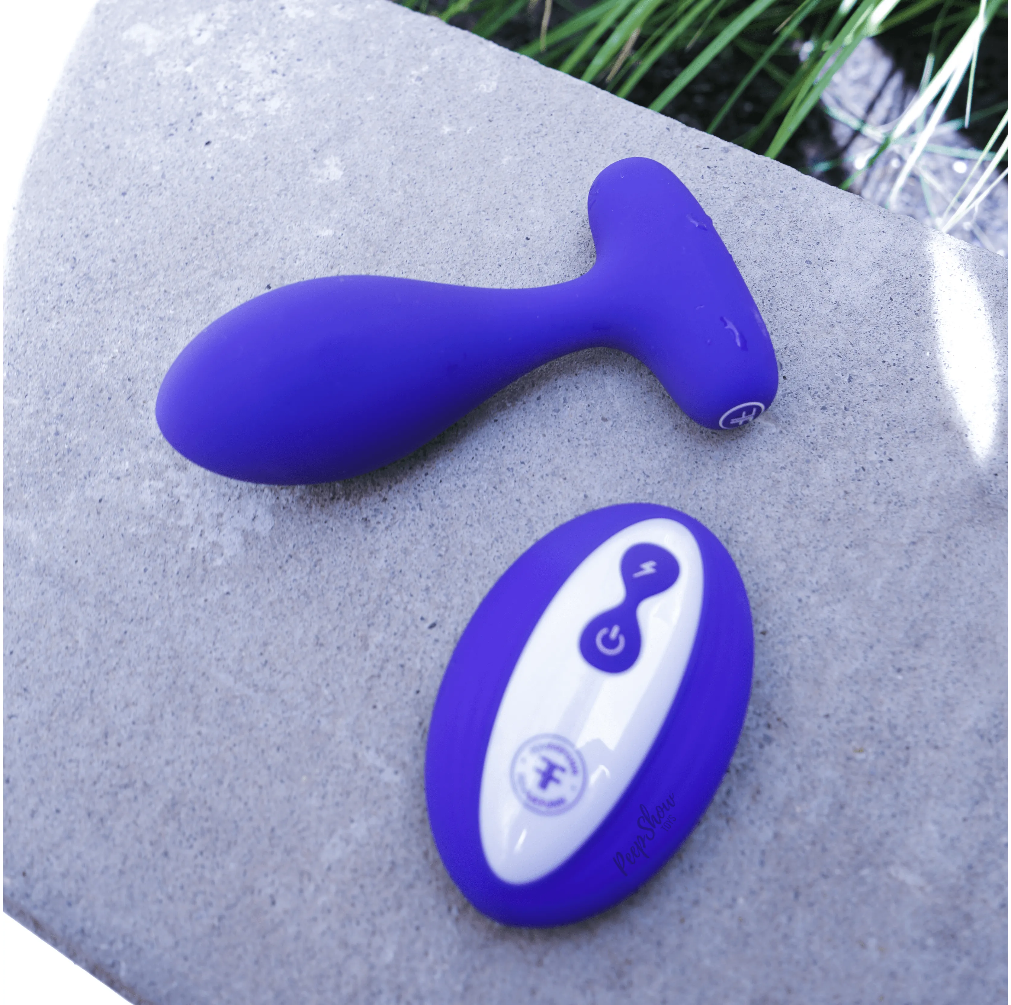 FemmeFunn Plua Plug Strong Vibrating Anal Plug